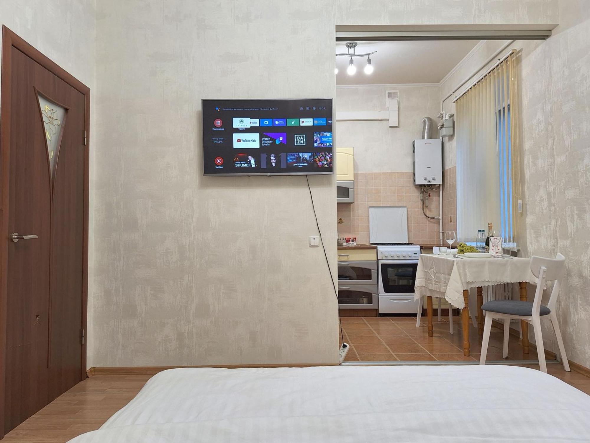 Однокімна Квартира Біля Каштанової Алеї У Центрі Полтави Мережа Alexapartments Документи Для Відряджень Безконтатне Заселення 24-7 ポルタヴァ エクステリア 写真